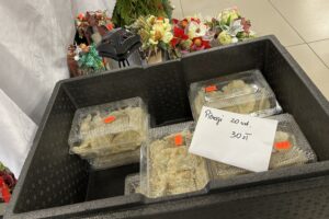 U starosty kieleckiego już czuć klimat świąt - Radio Kielce 10.12.2025. Kielce. Kiermasz bożonarodzeniowy w Starostwie Powiatowym w Kielcach / Fot, Marcin Marszałek - Radio Kielce