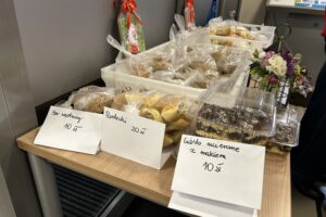 U starosty kieleckiego już czuć klimat świąt - Radio Kielce 10.12.2025. Kielce. Kiermasz bożonarodzeniowy w Starostwie Powiatowym w Kielcach / Fot, Marcin Marszałek - Radio Kielce