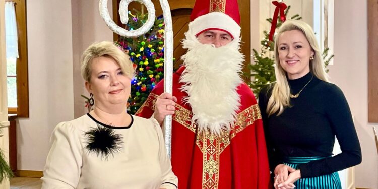 Pierwszy taki świąteczny kiermasz przy skansenie w Tokarni - Radio Kielce Pierwszy taki świąteczny kiermasz przy skansenie w Tokarni