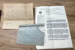 Wielka wartość rodzinnych pamiątek. IPN podziękuje swoim darczyńcom - Radio Kielce Elementy z kolekcji przekazanej przez Macieja Juniszewskiego. / Fot. Dorota Klusek - Radio Kielce