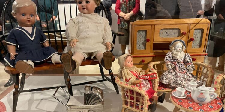 Świat dawnych zabawek i lalek w Śmiłowie