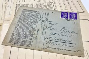 Wielka wartość rodzinnych pamiątek. IPN podziękuje swoim darczyńcom - Radio Kielce Dar ojca Przemysława Lutyńskiego – oryginalne listy Wacława Lutyńskiego – uczestnika pierwszego transportu do KL Auschwitz do żony Celiny / Fot. Dorota Klusek - Radio Kielce