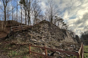 Potężny mur zostanie odnowiony - Radio Kielce