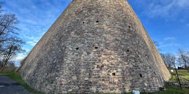 Potężny mur zostanie odnowiony