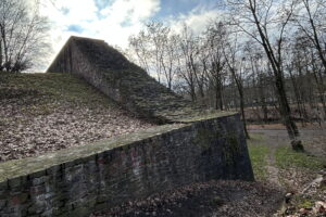 Potężny mur zostanie odnowiony - Radio Kielce