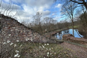 Potężny mur zostanie odnowiony - Radio Kielce