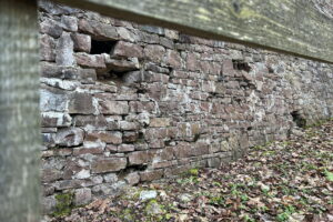 Potężny mur zostanie odnowiony - Radio Kielce