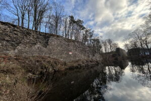Potężny mur zostanie odnowiony - Radio Kielce