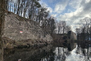Potężny mur zostanie odnowiony - Radio Kielce