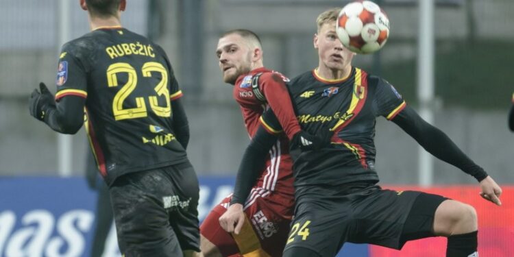 Korona Kielce nie zagra w ćwierćfinale Pucharu Polski - Radio Kielce 04.12.2025. Chojnice. Meczu 1/8 finału piłkarskiego Pucharu Polski Chojniczanka Chojnice - Korona Kielce / Fot. PAP/Marcin Gadomski