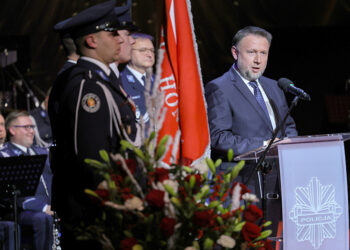 Funkcjonariusze służb mundurowych otrzymują już świadczenie mieszkaniowe