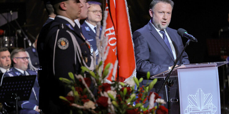 Funkcjonariusze służb mundurowych otrzymują już świadczenia mieszkaniowe - Radio Kielce Funkcjonariusze służb mundurowych otrzymują już świadczenie mieszkaniowe