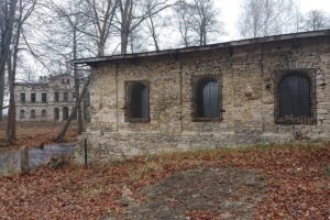 W ruinie XIX-wiecznej kamienicy powstaną apartamenty - Radio Kielce Pałac Schoenbergaw Wąchocku / Fot. Anna Głąb - Radio Kielce