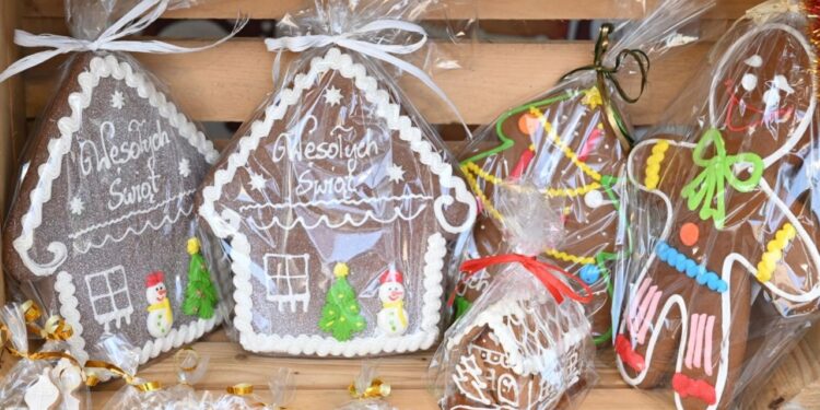 Chatki, gwiazdki, serca z piernika na święta - Radio Kielce Chatki, gwiazdki, serca z piernika na święta