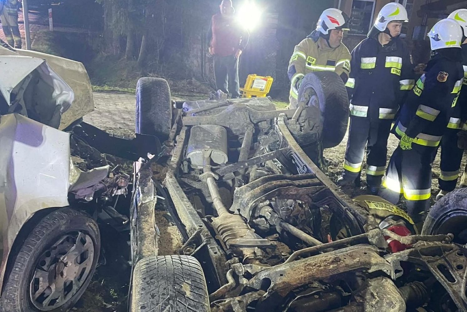 Groźny wypadek. Trzy osoby, w tym 13-letni chłopiec zostały ranne