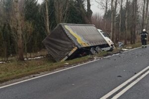 Śmiertelny wypadek na drodze krajowej - Radio Kielce 01.12.2025. Winiary Dolne. Wypadek / Fot. KPP Busko-Zdrój