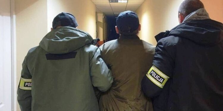 Papierosowa kontrabanda w wynajmowanym garażu - Radio Kielce Fot. Policja Świętokrzyska