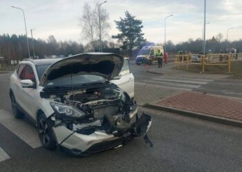 Wypadek w Daleszycach. Ranny jeden z kierowców