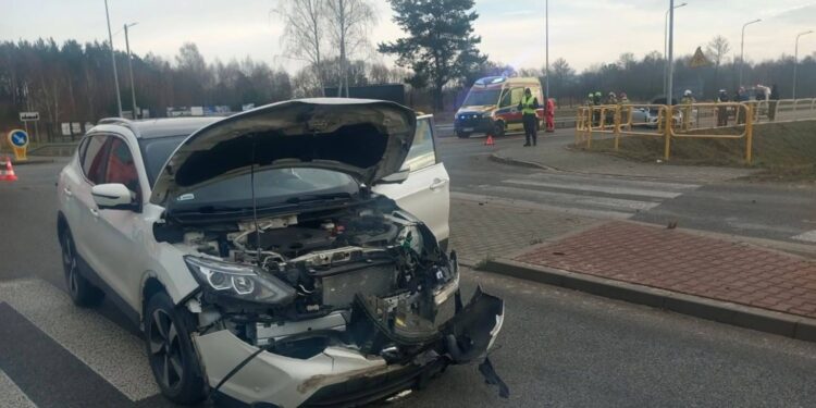 Wypadek w Daleszycach. Ranny jeden z kierowców