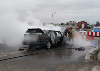 29.12.2025. Sandomierz. Pożar samochodu / Fot. KP PSP w Sandomierzu