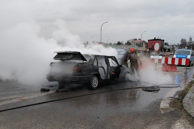 Samochód zapalił się podczas jazdy