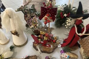 Świąteczne ozdoby na kiermaszu w szpitalu - Radio Kielce Świąteczne ozdoby na kiermaszu w szpitalu - Radio Kielce