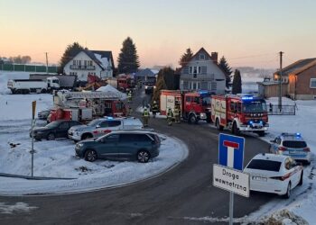 Strażacy opanowali pożar hali