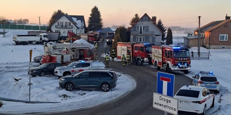 Strażacy opanowali pożar hali