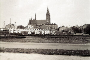 Kielce. Rondo Gustawa Herlinga-Grudzińskiego. Lata 1970-1975 / źródło: fotopolska.eu; fot. Andrzej Wyczałkowski