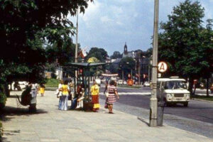 Kielce. Ulica Piotra Ściegiennego. Lata 1975-1982. Okolice skrzyżowania ulic Ściegiennego i Krakowskiej / źródło: facebook.com/KielceNaPrzestrzeniLat