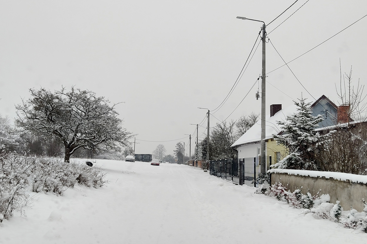 Skrzelczyce, gmina Pierzchnica. Ulica Góra / Fot. Karol Kieszkowski