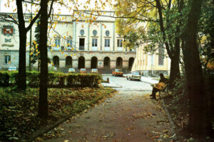 Kielce. Ulica Piotra Ściegiennego. Lata 1980-1986/ źródło: facebook.com/KielceNaPrzestrzeniLat