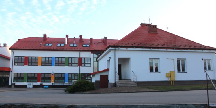 Zespół Szkolno-Przedszkolny w Stopnicy przeszedł termomodernizację - Radio Kielce Stopnica. Zespół Szkolno-Przedszkolny w Stopnicy / Fot. Marta Gajda-Kruk - Radio Kielce