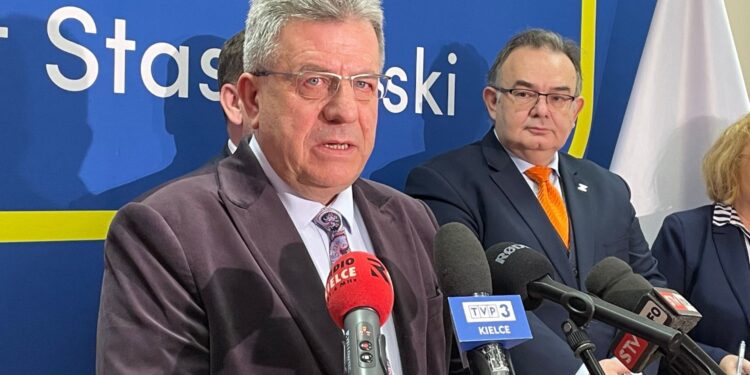 29.01.2026. Staszów. Starostwo Powiatowe w Staszowie. Spotkanie przedstawicieli PKP S.A i PKP PLK z samorządowcami, władzami województwa i przedstawicielami rządu / Fot. Grażyna Szlęzak-Wójcik – Radio Kielce