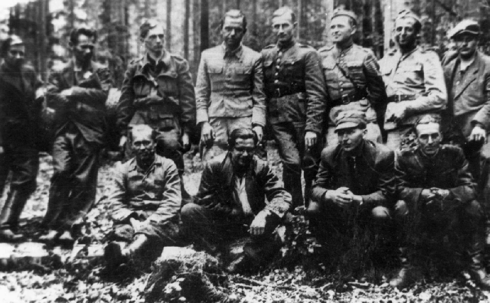 Krzyżówka po polsku. Kto agentem, a kto jest bohaterem? - Radio Kielce