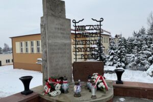 Rozstrzelani w odwecie. Ostrowiec pamięta o ofiarach z 1944 roku - Radio Kielce 14.01.2026. Ostrowiec Świętokrzyski. 82. rocznica zbrodni popełnionej na mieszkańcach Ostrowca / Fot. Artur Łakomiec - Prezydent Miasta Ostrowca Świętokrzyskiego - Facebook