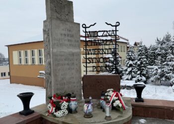 Rozstrzelani w odwecie. Ostrowiec pamięta o ofiarach z 1944 roku - Radio Kielce 14.01.2026. Ostrowiec Świętokrzyski. 82. rocznica zbrodni popełnionej na mieszkańcach Ostrowca / Fot. Artur Łakomiec - Prezydent Miasta Ostrowca Świętokrzyskiego - Facebook