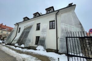 Budynki ratusza do remontu - Radio Kielce 09.02.2026. Sandomierz. Plac Poniatowskiego. Budynek Urzędu Miasta / Fot. Grażyna Szlęzak-Wójcik - Radio Kielce