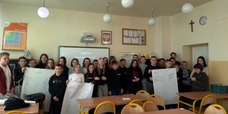 15.01.2026. Krajno. Zespołu Szkolno- Przedszkolnego w Krajnie. Warsztaty prowadzone przez Centrum Edukacji Medialnej działające przy Radiu Kielce p.n. „Różne oblicza hejtu. Jak z nim walczyć i budować kulturę szacunku?” / Fot. Emilia Nowak - Radio Kielce