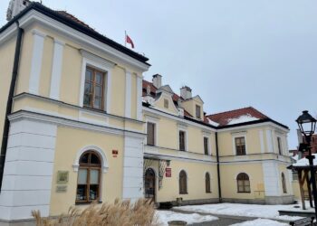 09.02.2026. Sandomierz. Plac Poniatowskiego. Budynek Urzędu Miasta / Fot. Grażyna Szlęzak-Wójcik - Radio Kielce