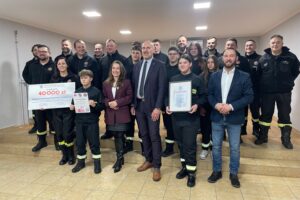 OSP w Chodkowie otrzymała nagrodę za oddanie 99,336 litrów krwi w ramach akcji „Przelewamy krew dla mieszkańców województwa świętokrzyskiego” / Fot. Grażyna Szlęzak-Wójcik - Radio Kielce