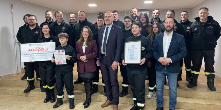 OSP w Chodkowie otrzymała nagrodę za oddanie 99,336 litrów krwi w ramach akcji „Przelewamy krew dla mieszkańców województwa świętokrzyskiego” / Fot. Grażyna Szlęzak-Wójcik - Radio Kielce