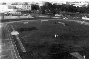 Kielce. Ulica Piotra Ściegiennego. 1939 rok. Stadion Miejskiego Ośrodka Wychowania Fizycznego i Przysposobienia Wojskowego w Kielcach / źródło: fotopolska.eu