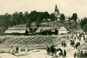 Kielce. Ulica Karczówkowska. Lata 1905-1910. Wzgórze Karczówka, kościół pw. św. Karola Boromeusza / źródło: fotopolska.eu