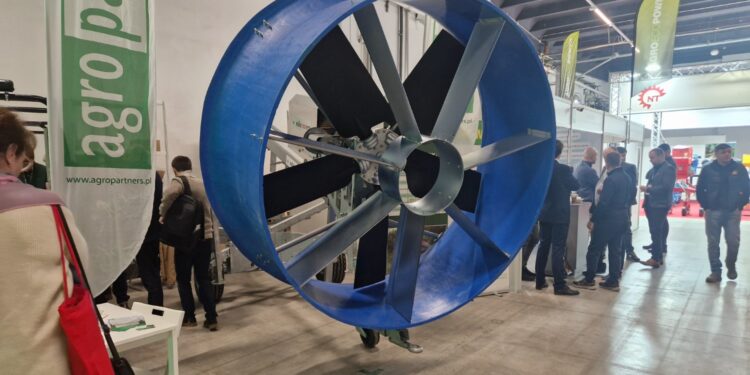 Wiatrak-gigant ochroni przed majowymi przymrozkami