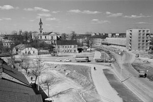 Kielce. Aleja IX Wieków Kielc. Lata 1973-1977. Budowa Alei IX Wieków Kielc, skrzyżowanie z ulicą Bodzentyńską / źródło: fotopolska.eu