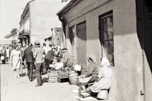 Kielce. Ulica Bodzentyńska. Wrzesień 1975 roku / źródło: fotopolska.eu; fot. Andrzej Wyczałkowski