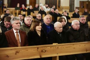 16.01.2026. Starachowice. Msza święta odprawiana w przeddzień 13. rocznicy śmierci matki Jarosława Kaczyńskiego - Jadwigi Kaczyńskiej w kościele pw. Wszystkich Świętych w Starachowicach / Fot. PAP/Adam Kumorowicz