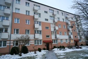 27.01.2026. Ustka. Budynek mieszkalny w Ustce, w którym doszło do zabójstwa / Fot. PAP/Piotr Kowala