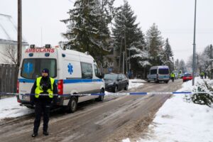 28.01.2026. Warszawa. Policja przed domem na warszawskim Targówku, w którym odnaleziono zwłoki dwóch osób / Fot. PAP/Paweł Supernak